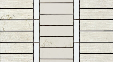 Mosaico linea Strip in marmo Biancone e Bianco Thassos con tasselli satinati e microrigati su 3 colonne